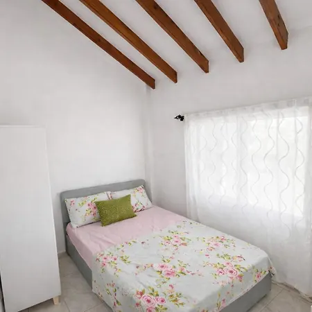 Airy Coastal Retreat Near Beaches - Bogaz, Northern Cyprus Apartament